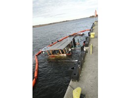 Przy gryfińskim nabrzeżu zatonęła barka