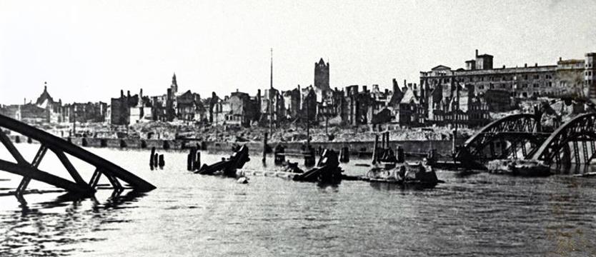 Podzamcze – pustka, która się wypełnia