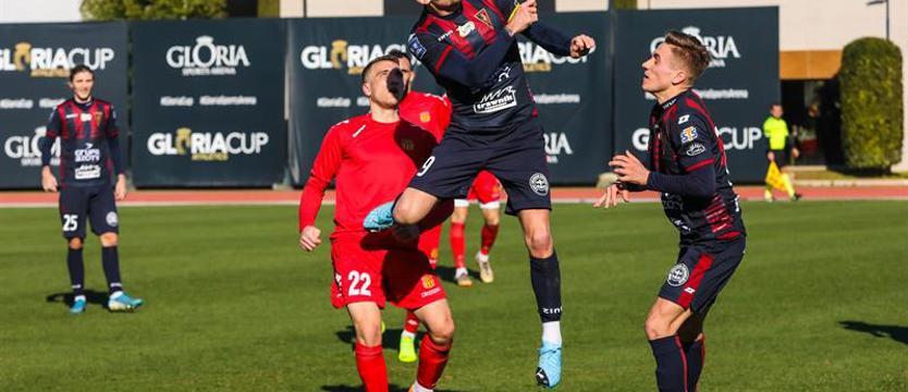 Piłka nożna. Adam Frączczak: Pamiętam odżywki z lodem...