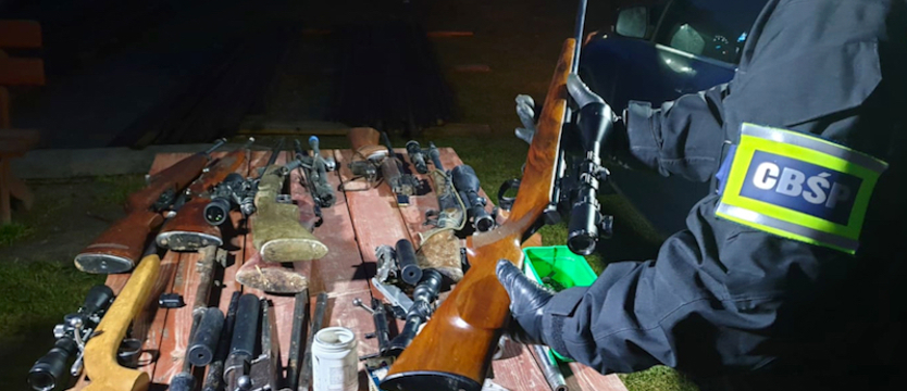 CBŚP uderzyło w nielegalny handel bronią
