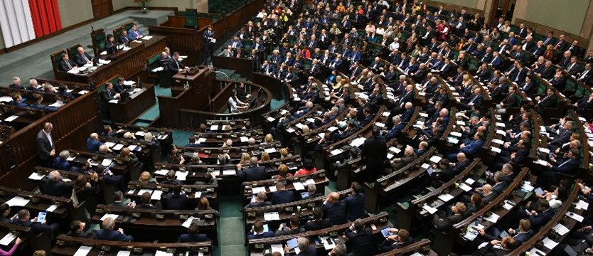 Sejm przyjął ustawę dyscyplinującą sędziów
