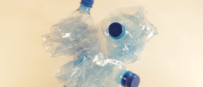Co minutę do Morza Śródziemnego trafia 30 tys. plastikowych butelek