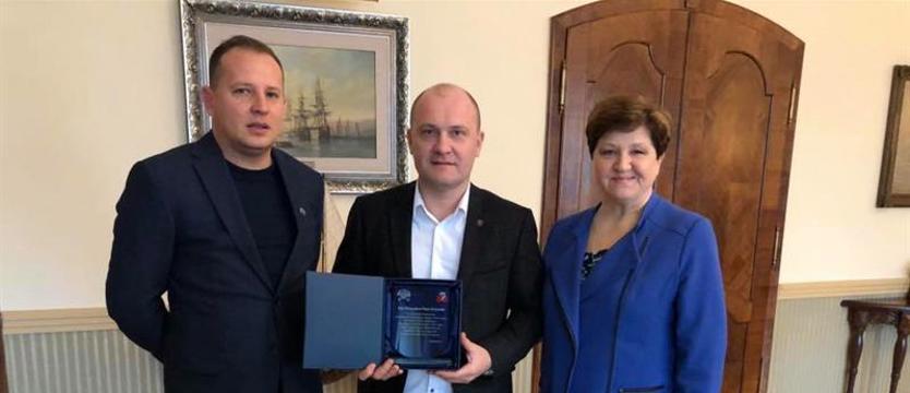 Piłka nożna. Świt z prezydentem