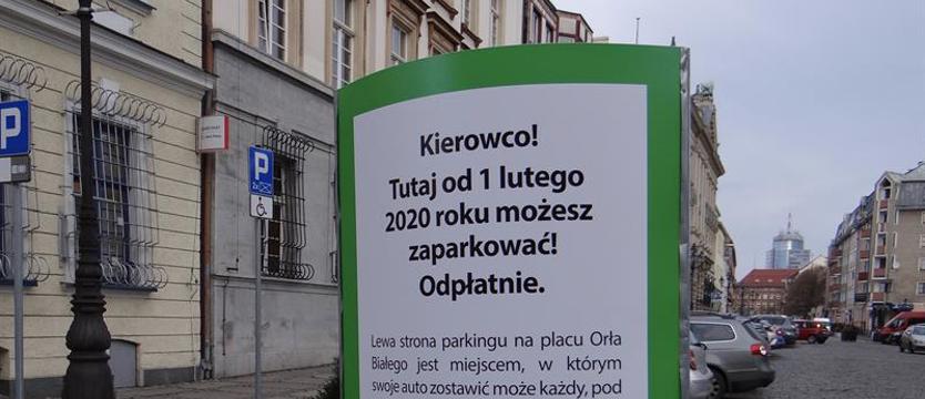 Parking przy pl. Orła Białego. Karty do wzięcia