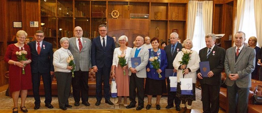 Uhonorowano pary z co najmniej pięćdziesięcioletnim stażem małżeńskim