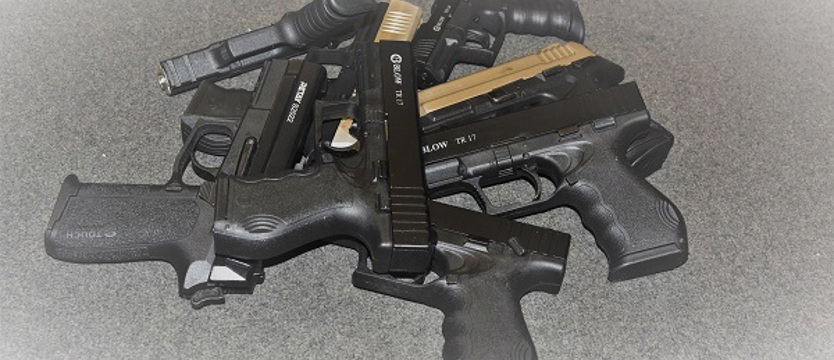 Próbował wywieźć broń. Zatrzymali go na lotnisku w Krakowie