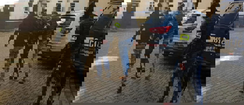 Szczecińscy policjanci zatrzymali mężczyznę, który pokazywał pornografię małoletnim