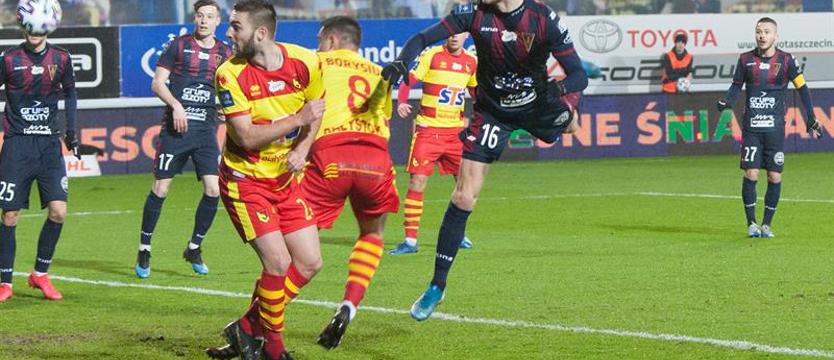 Piłka nożna. Zarobki piłkarzy o 50 procent w dół