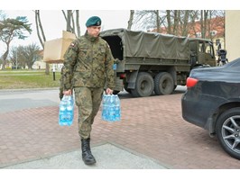 „Błękitna Brygada” pomaga szpitalowi zakaźnemu w Szczecinie
