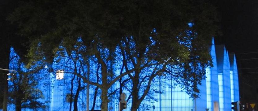 Filharmonia i dźwigozaury dla pracowników służby zdrowia. Podświetlą się na niebiesko