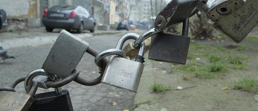 Pracownicy bez wypłaty. Tych na zwolnieniach ma gdzieś?