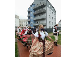 Międzynarodowy Dzień Tańca. Polonez na szczecińskich Gumieńcach
