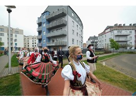 Międzynarodowy Dzień Tańca. Polonez na szczecińskich Gumieńcach