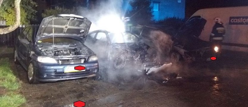 Nocny pożar w Przecławiu. Spłonęły trzy auta