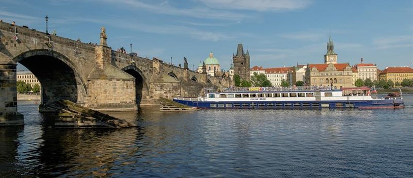 Czechy: rząd stopniowo odmraża gospodarkę i częściowo otwiera granice