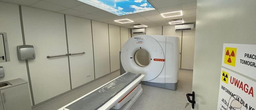 Szpital przy ul. Arkońskiej otrzymał nowy, kontenerowy tomograf komputerowy