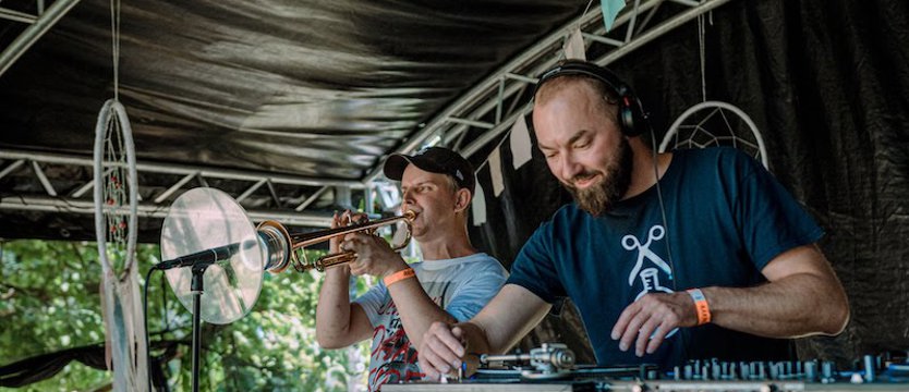 Zagrają na balkonie. Koncert w piątek przy Pocztowej