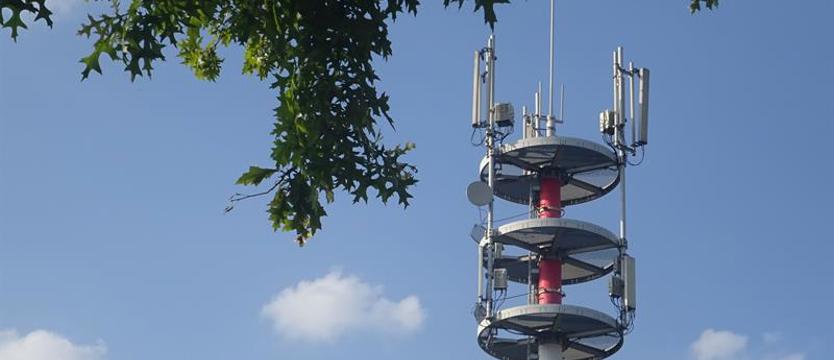 Eksperci zapewniają, że sieć 5G jest bezpieczna. Mieszkańcy mają obawy