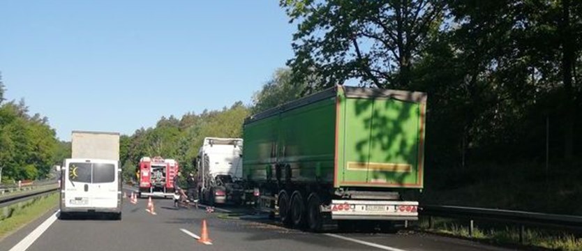 Korki po pożarze ciężarowej naczepy na A6