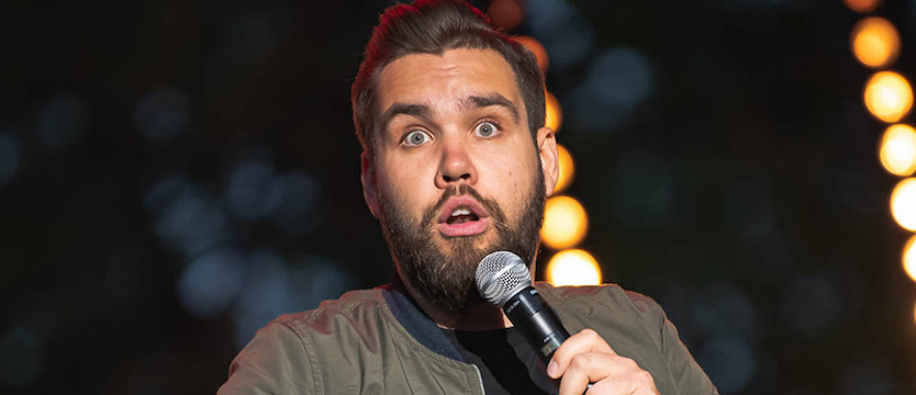 Maseczki? Przynajmniej nikt nie będzie jadł czipsów