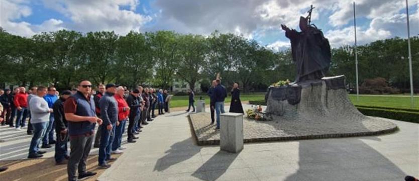 Tak modlili się mężczyźni