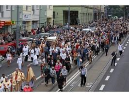 Procesje Bożego Ciała przechodzą ulicami Szczecina