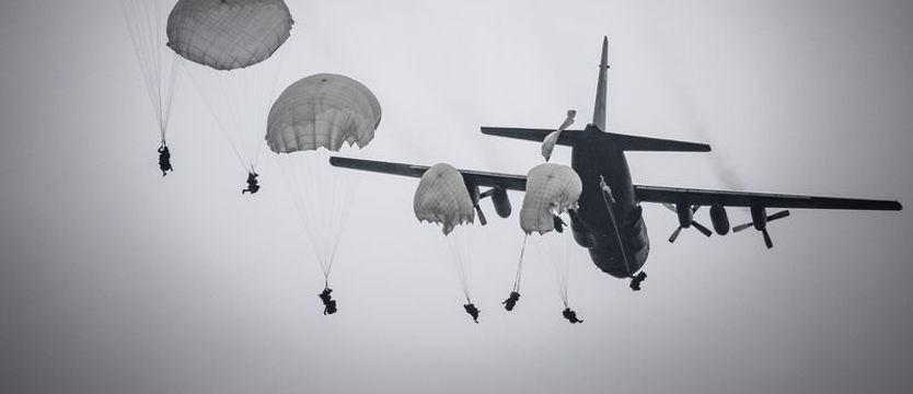Defender Europe 20. Widowiskowy desant z powietrza na drawskim poligonie