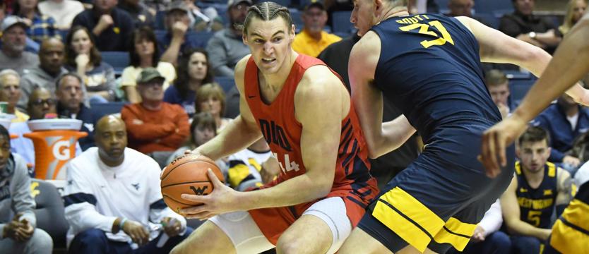 Koszykówka. Amerykański center w Spójni