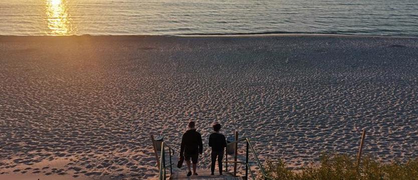 Wypoczynek z wirusem w tle