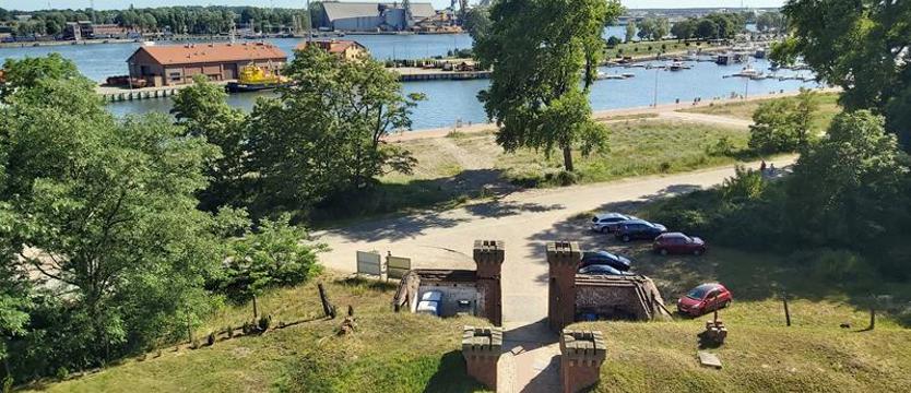 Fort Anioła w Świnoujściu – bajkowy ogród w koronie