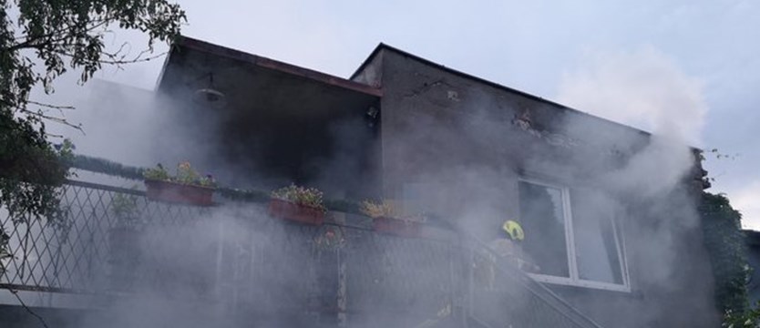 Groźny pożar domu w Złocieńcu. W płonącym pomieszczeniu butla z gazem