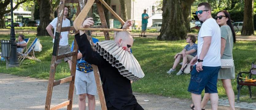 Symboliczne zakończenie sezonu artystycznego. Nie w teatrach, ale w parku