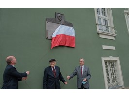 Odsłonili tablicę upamiętniającą prezydenta Piotra Zarembę