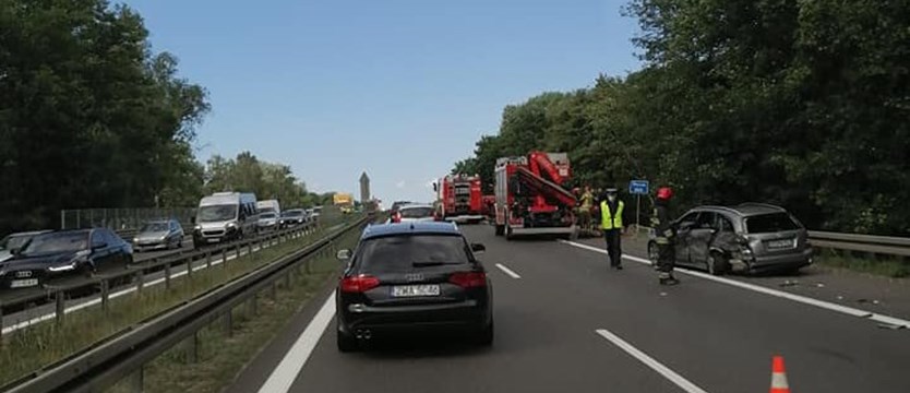 Ciężarówka wypadła z A6 do rzeki Płoni