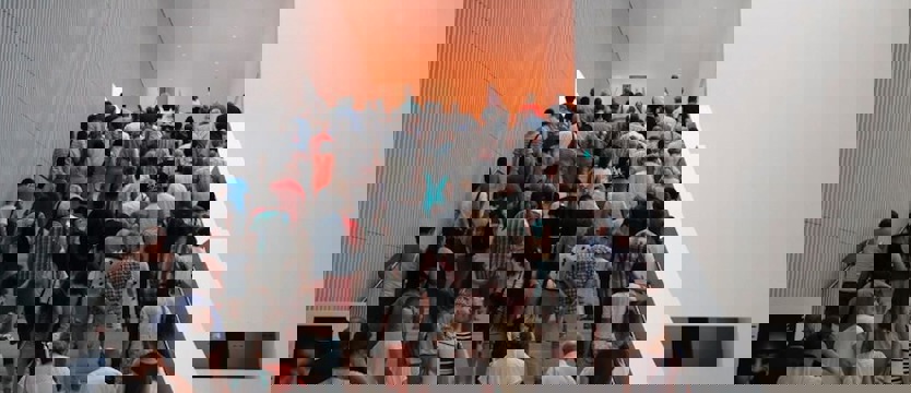 Spacer bez wychodzenia z domu. Obejrzyj lodowy pałac