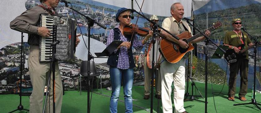 Różany Ogród Sztuki w niedzielę w samo południe