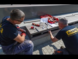 Blokady dla deskorolkarzy zamontowano na placu Adamowicza