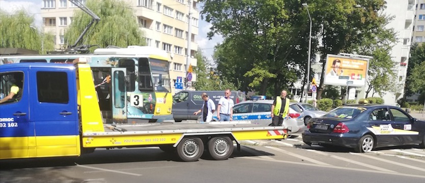 Auta na torach, stanęły tramwaje