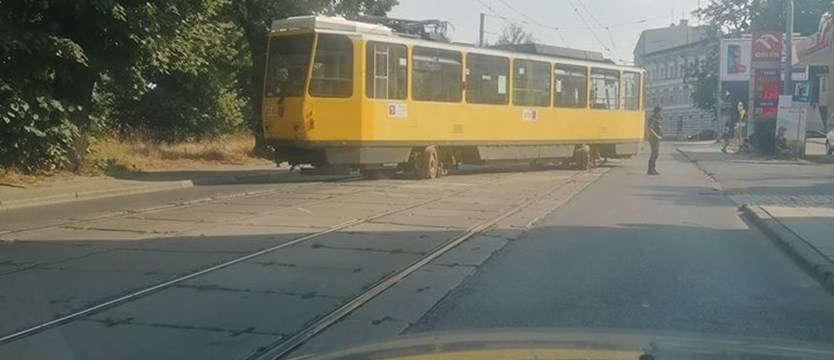 Na ul. Strzałowskiej wykoleił się tramwaj