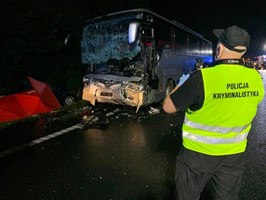 Dziewięć osób zginęło w zderzeniu busa i autokaru