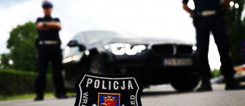 Poszukiwany wpadł, bo przechodził przez jezdnię w niedozwolonym miejscu