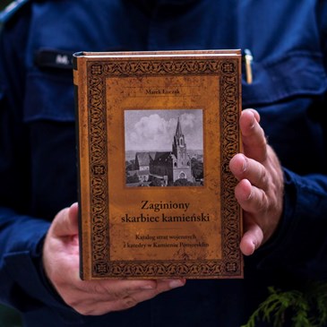 Książka „Zaginiony skarbiec kamieński" autor Marek Łuczak