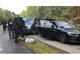 Policja zatrzymała złodziei zielonego ferrari z Mielna
