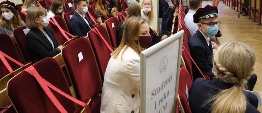 MZ: Bez maseczki, tam gdzie ona konieczna, tylko z zaświadczeniem