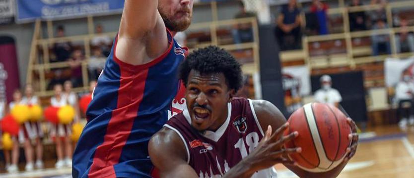 Koszykówka. Cowels rozkręca się