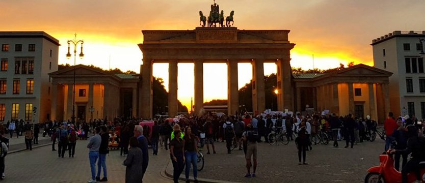 Senat Berlina wprowadza „godzinę policyjną”