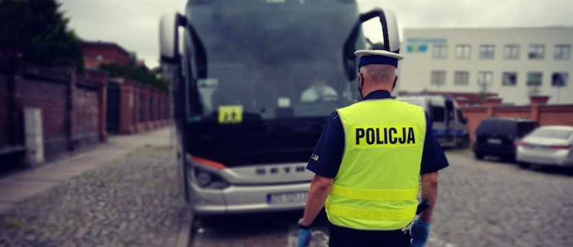 Kontrole szkolnych autokarów. Usterki i nietrzeźwy kierowca