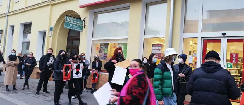 Szczecinianie w kolejce. O prawa kobiet