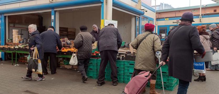 Seniorzy dzwonią na infolinię