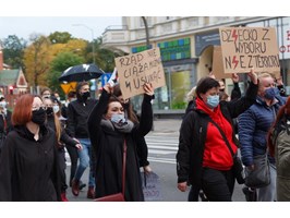 Z Posejdona pod pomnik Lecha Kaczyńskiego – kolejny dzień protestów